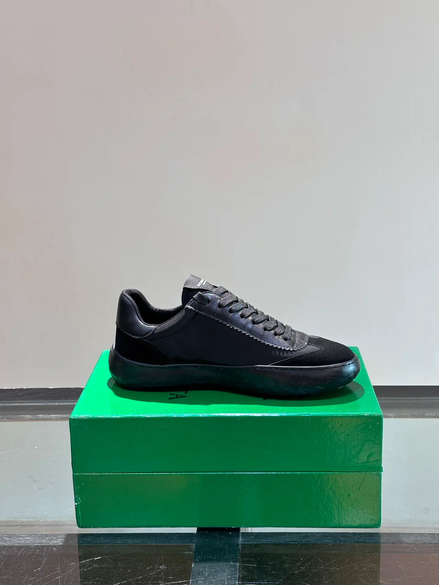 Men's shoes 💰p420 "BV" Bottega Veneta 🆕 New men's moral training sneakers, made of Sneaker technology nylon and suede, inspired by retro basketball shoes, a new interpretation of classic sneakers, light, comfortable and breathable summer essentials, the soles are made of classic woven texture, super recognizable, nylon suede splicing, full of texture! Size: 38-44 (45 customized)